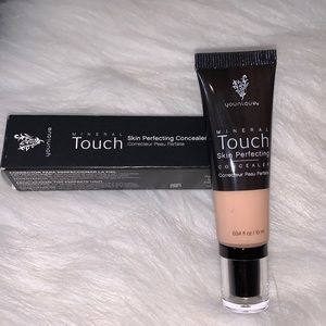 Younique skin perfecting concealer - Scarlett